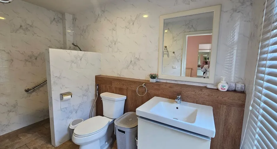 Haus zur Miete mit 5 Zimmer in Hang Dong, Chiang Mai
