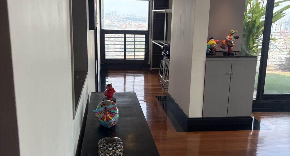 For sale and for rent 3 bedrooms condo in Sathon, Bangkok