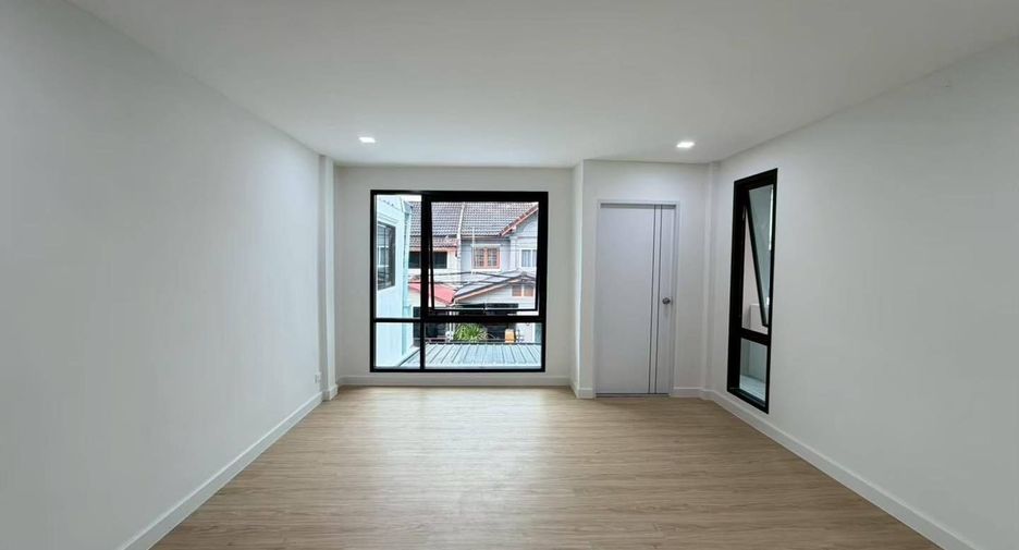 For sale 2 bedrooms townhouse in Bueng Kum, Bangkok