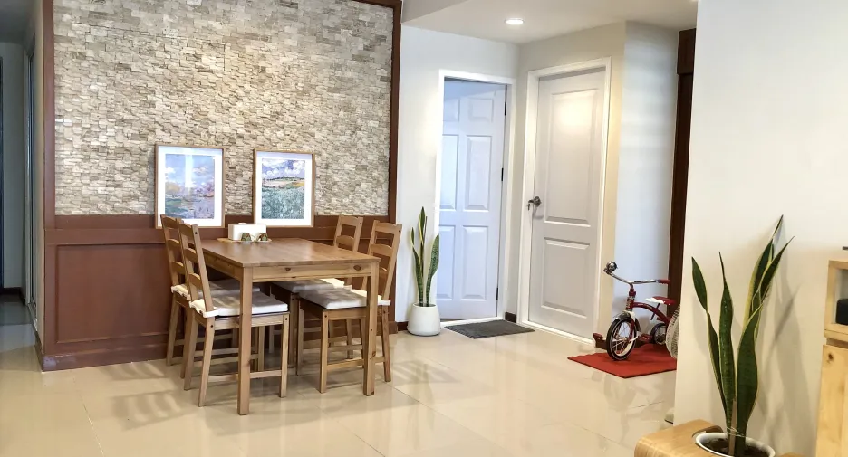 For rent 2 bedrooms condo in Watthana, Bangkok