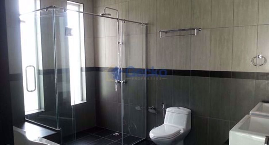 For rent and for sale 4 bedrooms house in Bang Lamung, Chonburi