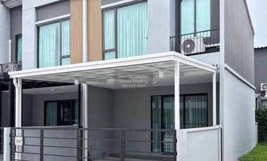 Casa adosada en alquiler de 3 habitaciones en Bang Phli, Samut Prakan