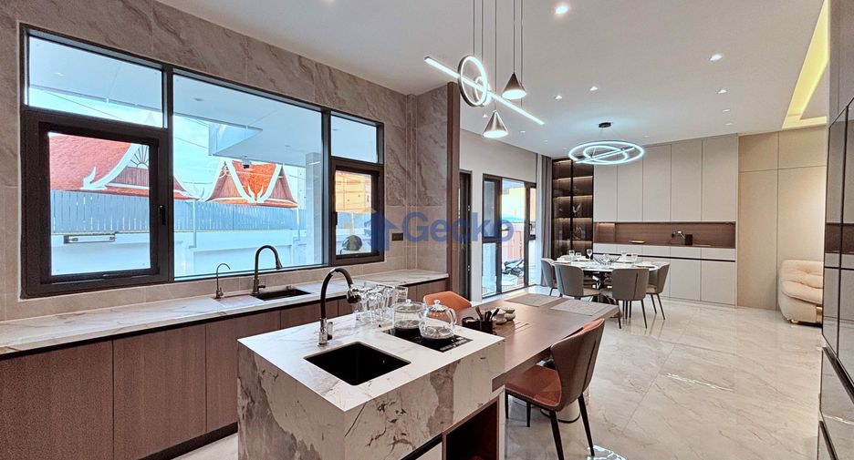 Casa en venta de 6 habitaciones en Bang Lamung, Chonburi