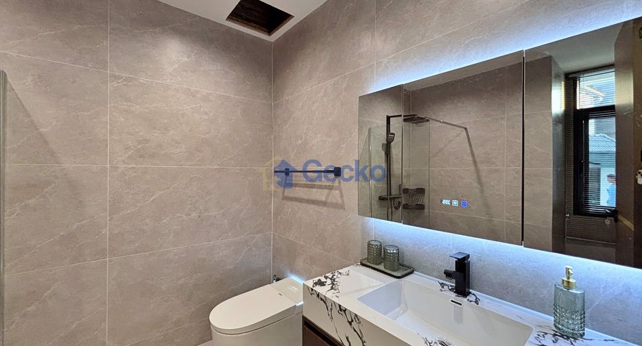 Casa en venta de 6 habitaciones en Bang Lamung, Chonburi