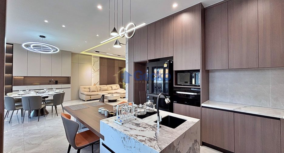 Casa en venta de 6 habitaciones en Bang Lamung, Chonburi