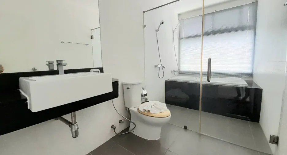For rent 2 bedrooms condo in Mueang Phuket, Phuket