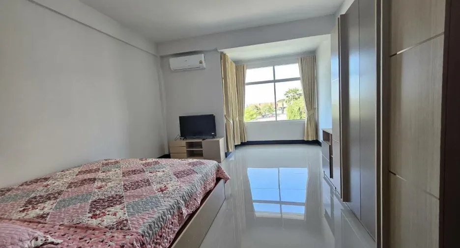 For rent 2 bedrooms retail Space in Mueang Chiang Mai, Chiang Mai