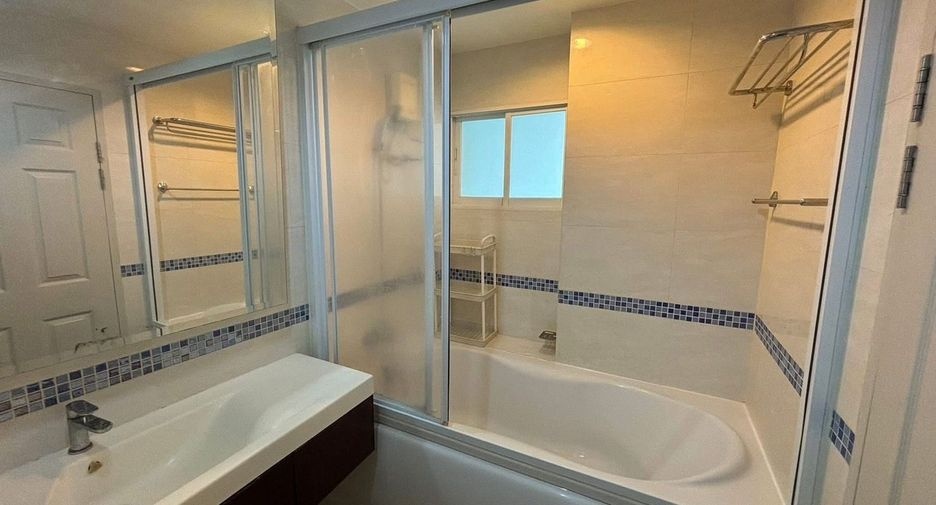 For rent 1 bed condo in Huai Khwang, Bangkok