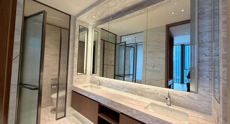 For sale 2 bedrooms condo in Pathum Wan, Bangkok