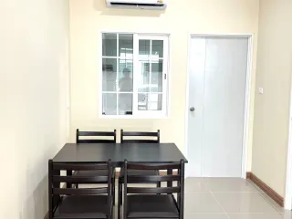 Casa adosada en alquiler de 3 habitaciones en Mueang Chiang Mai, Chiang Mai