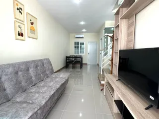 Casa adosada en alquiler de 3 habitaciones en Mueang Chiang Mai, Chiang Mai
