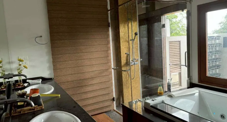 For sale 4 bedrooms house in Mueang Chiang Mai, Chiang Mai