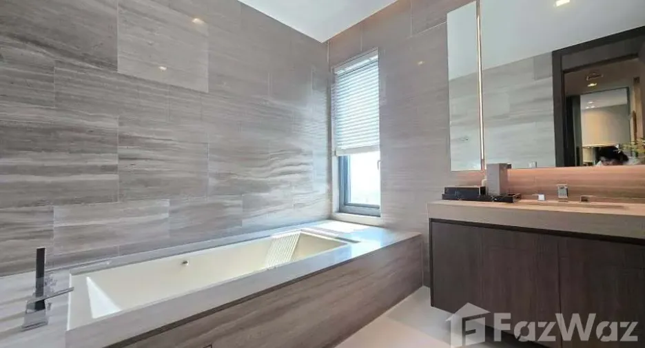 For rent 3 bedrooms condo in Khlong Toei, Bangkok