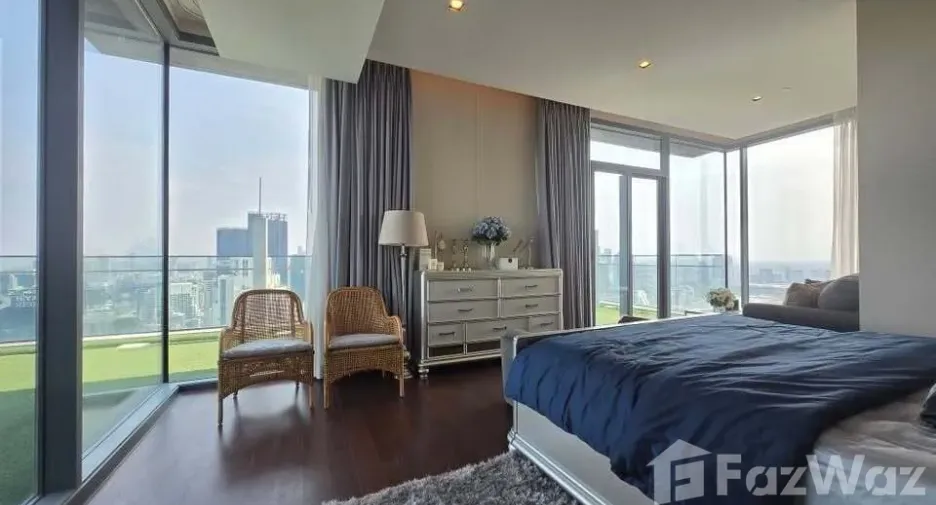 For rent 3 bedrooms condo in Khlong Toei, Bangkok