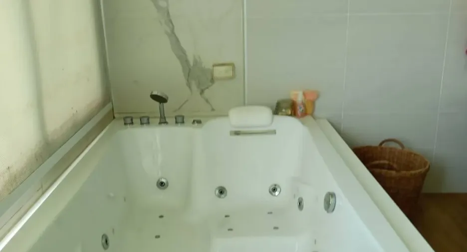 For sale 4 bedrooms house in Mueang Chiang Rai, Chiang Rai
