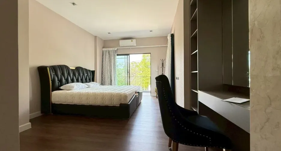 Casa en alquiler de 4 habitaciones en Thanyaburi, Pathum Thani