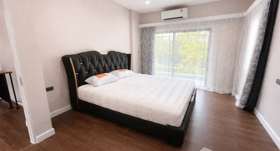 Casa en alquiler de 4 habitaciones en Thanyaburi, Pathum Thani