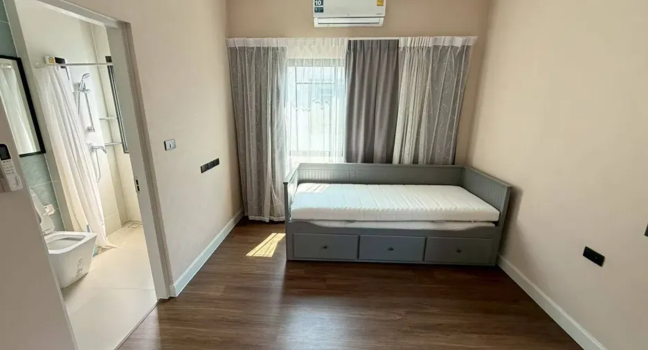 Casa en alquiler de 4 habitaciones en Thanyaburi, Pathum Thani