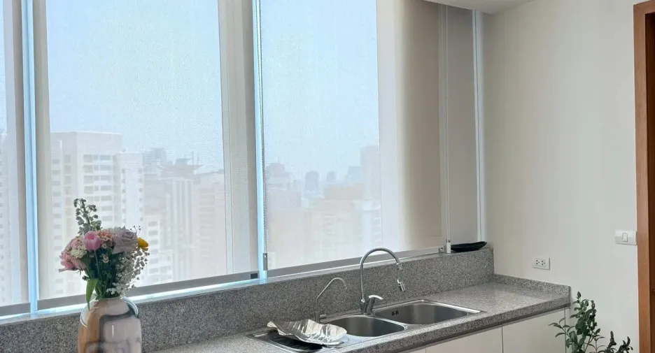 Condo en alquiler de 3 habitaciones en Khlong Toei, Bangkok