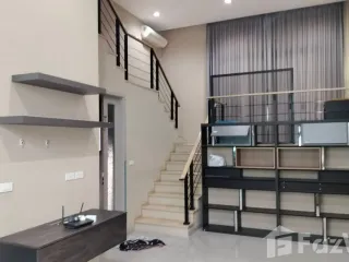 Casa adosada en venta de 3 habitaciones en Lat Phrao, Bangkok
