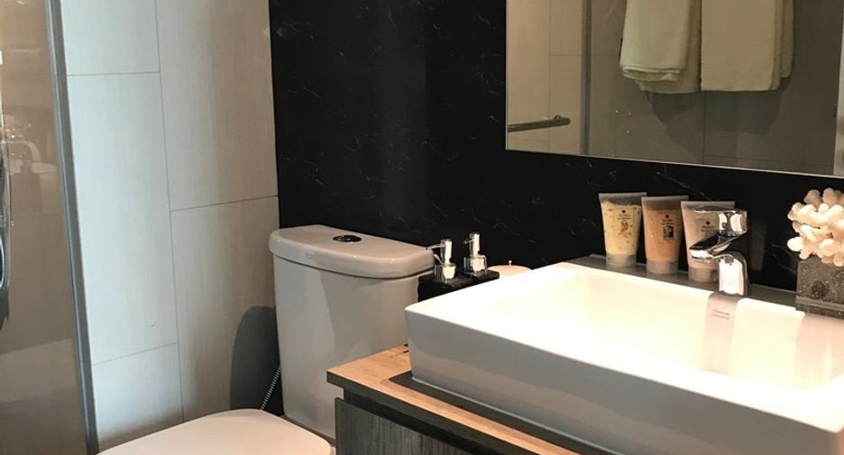 For rent 1 bed condo in Phra Khanong, Bangkok