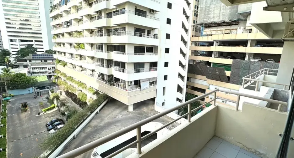 For rent 1 bed condo in Khlong Toei, Bangkok