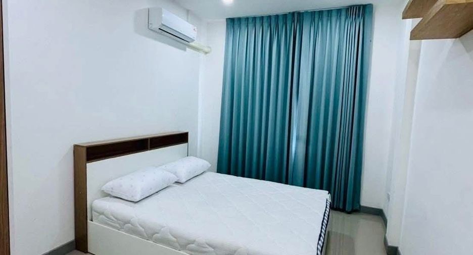À louer 3 chambres maison de ville à Bang Lamung, Chonburi