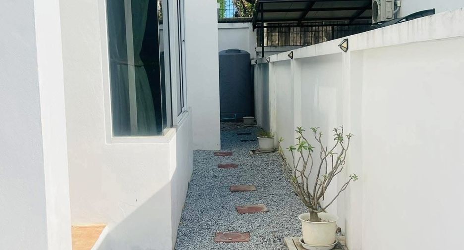 À louer 3 chambres maison de ville à Bang Lamung, Chonburi