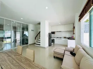 出租 3 卧室 联排别墅 在 Bang Lamung, Chon Buri