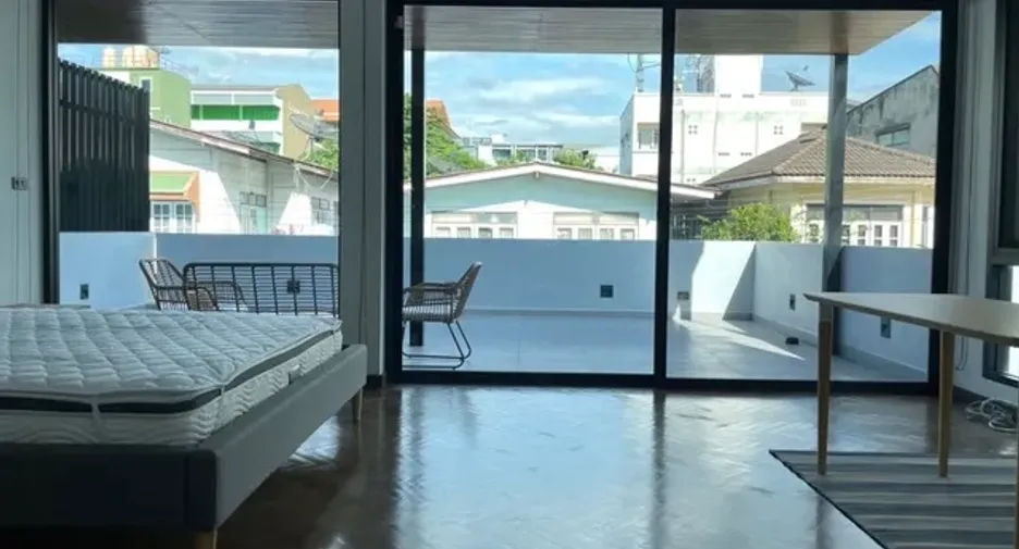 Casa en alquiler de 4 habitaciones en Watthana, Bangkok