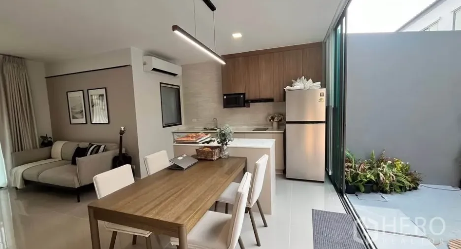 For rent and for sale 3 bedrooms townhouse in Bang Phli, Samut Prakan