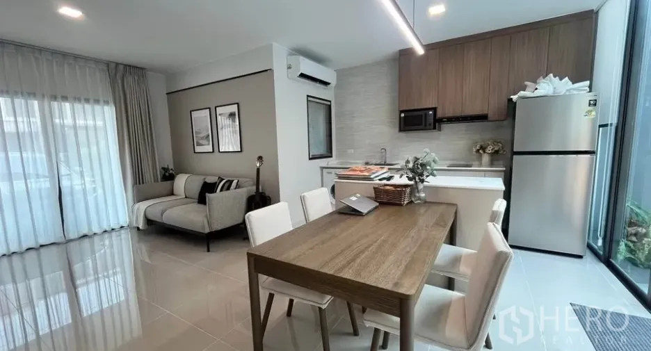 For rent and for sale 3 bedrooms townhouse in Bang Phli, Samut Prakan