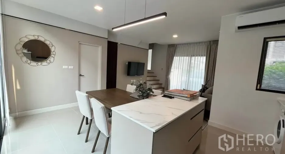 For rent and for sale 3 bedrooms townhouse in Bang Phli, Samut Prakan