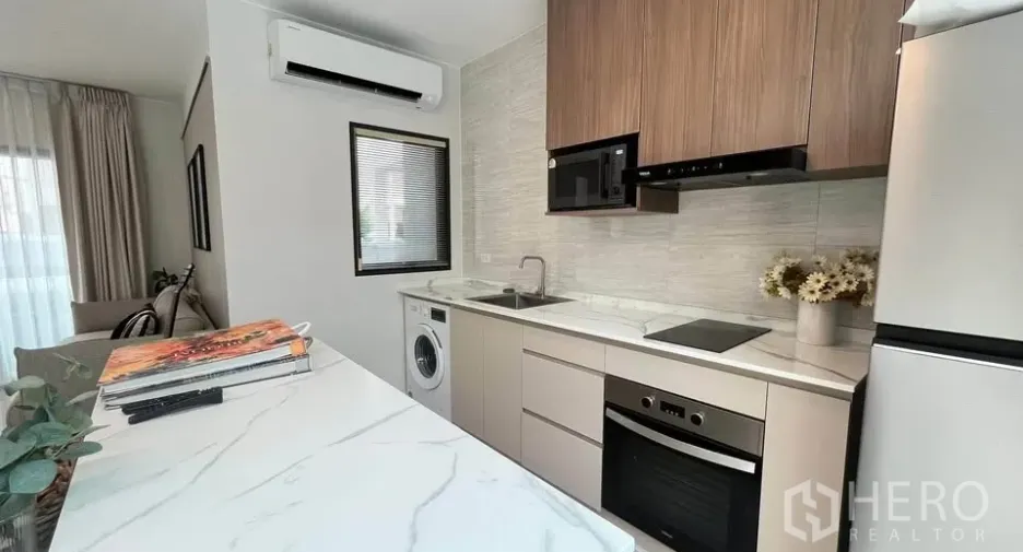 For rent and for sale 3 bedrooms townhouse in Bang Phli, Samut Prakan