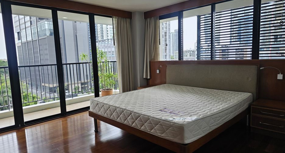 For rent 2 bedrooms condo in Watthana, Bangkok