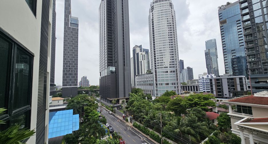 For rent 2 bedrooms condo in Watthana, Bangkok