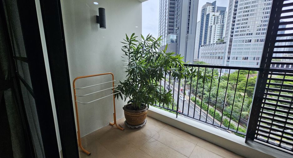 For rent 2 bedrooms condo in Watthana, Bangkok
