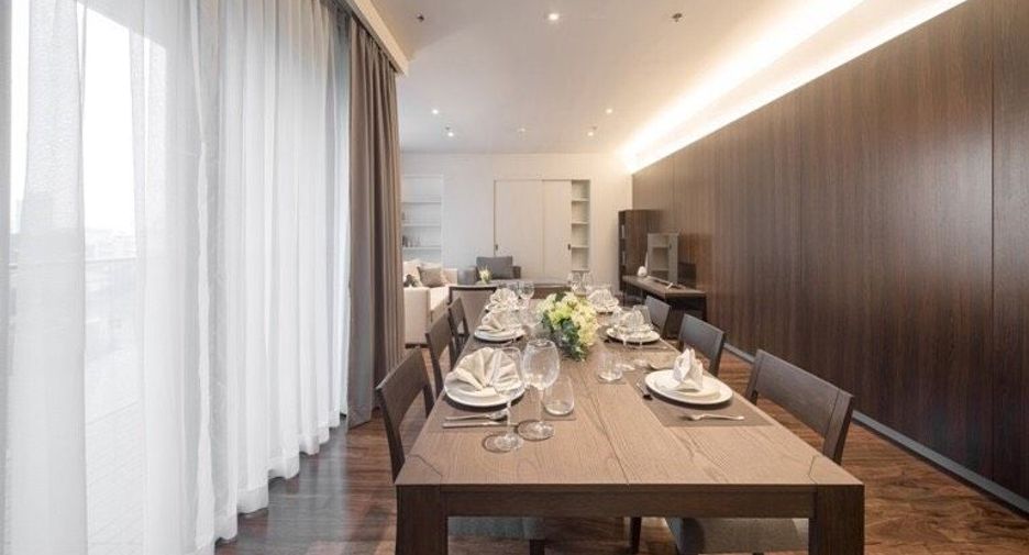 Apartamento en alquiler de 3 habitaciones en Khlong Toei, Bangkok