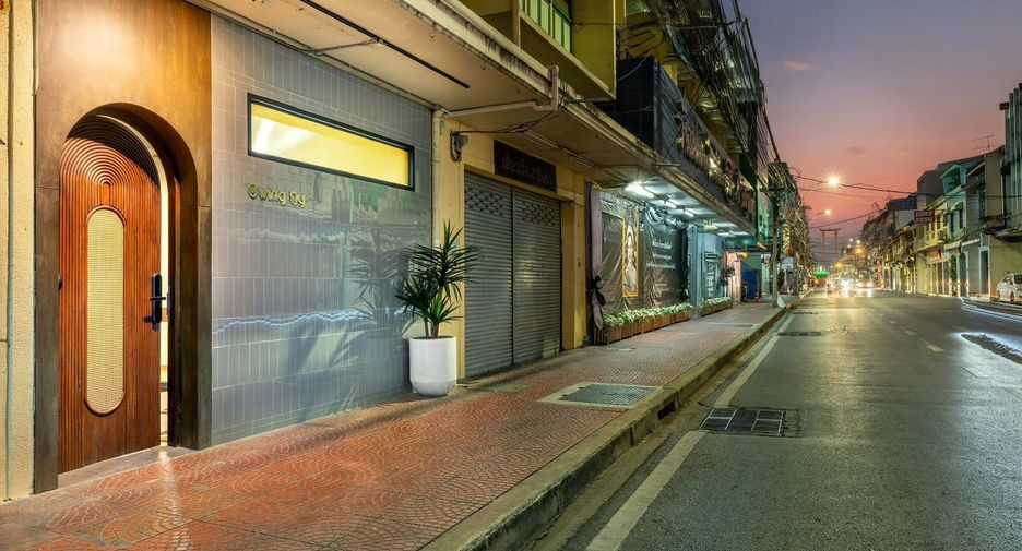 出租 2 卧室 联排别墅 在 Pom Prap Sattru Phai, 曼谷