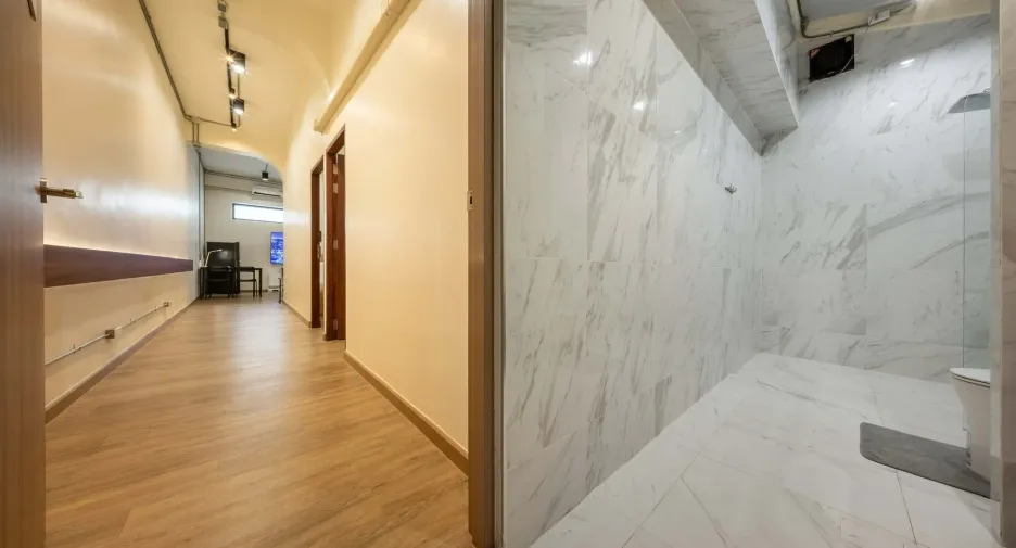 For rent 2 bedrooms townhouse in Pom Prap Sattru Phai, Bangkok