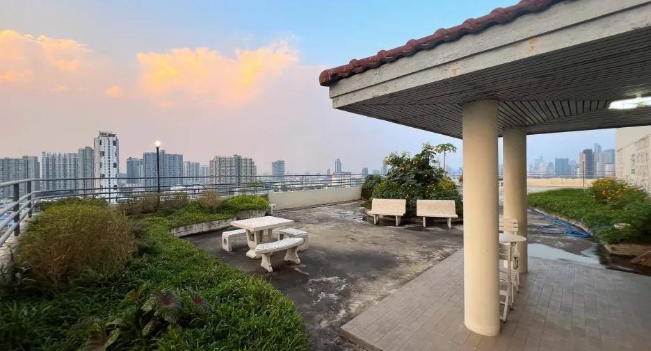 À vendre studio condo à Thon Buri, Bangkok