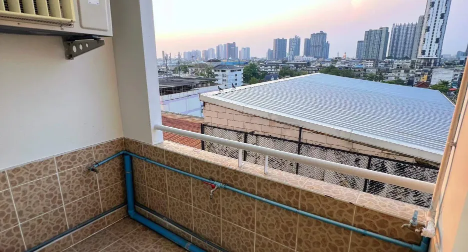 À vendre studio condo à Thon Buri, Bangkok