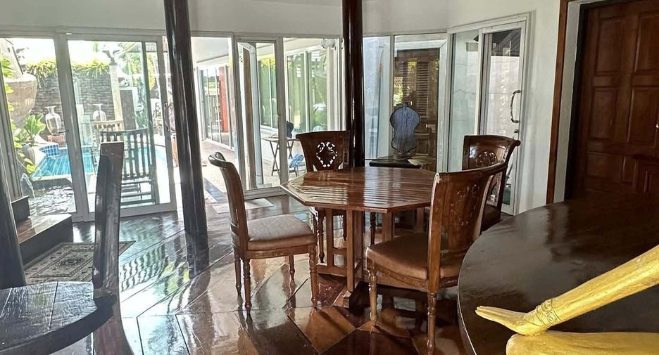 À vendre et à louer 4 chambres villa à Bang Lamung, Chonburi