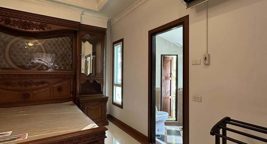 À vendre et à louer 4 chambres villa à Bang Lamung, Chonburi