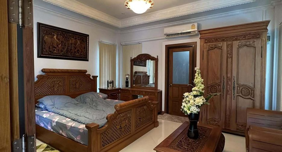 À vendre et à louer 4 chambres villa à Bang Lamung, Chonburi