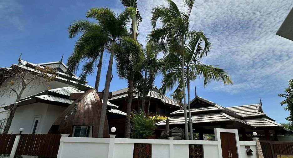 À vendre et à louer 4 chambres villa à Bang Lamung, Chonburi