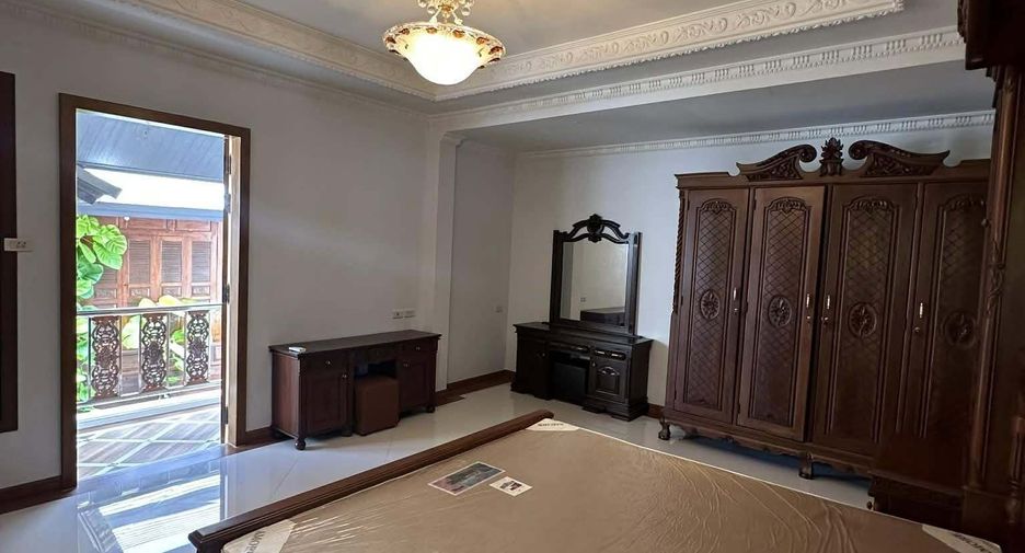 À vendre et à louer 4 chambres villa à Bang Lamung, Chonburi
