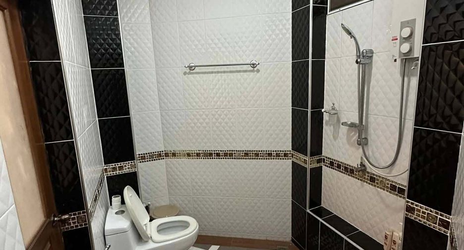 À vendre et à louer 4 chambres villa à Bang Lamung, Chonburi
