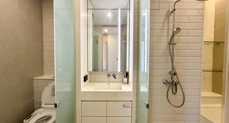 For sale 2 bedrooms condo in Khlong Toei, Bangkok