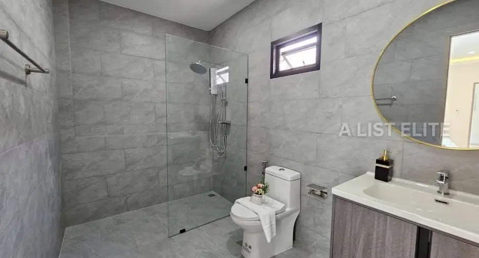 For rent 4 bedrooms house in Bang Lamung, Chonburi